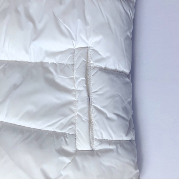 Old Navy women’s white puff vest - Picture 8 of 9